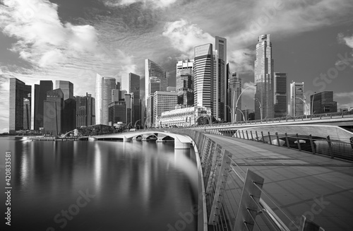 Obraz na płótnie Marina Bay and Singapore skyline at sunrise with modern skyscrapers, Singapore w salonie