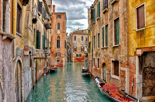 Canal with boats in Venice (Italy) on a cloudy day in late autumn © khalid