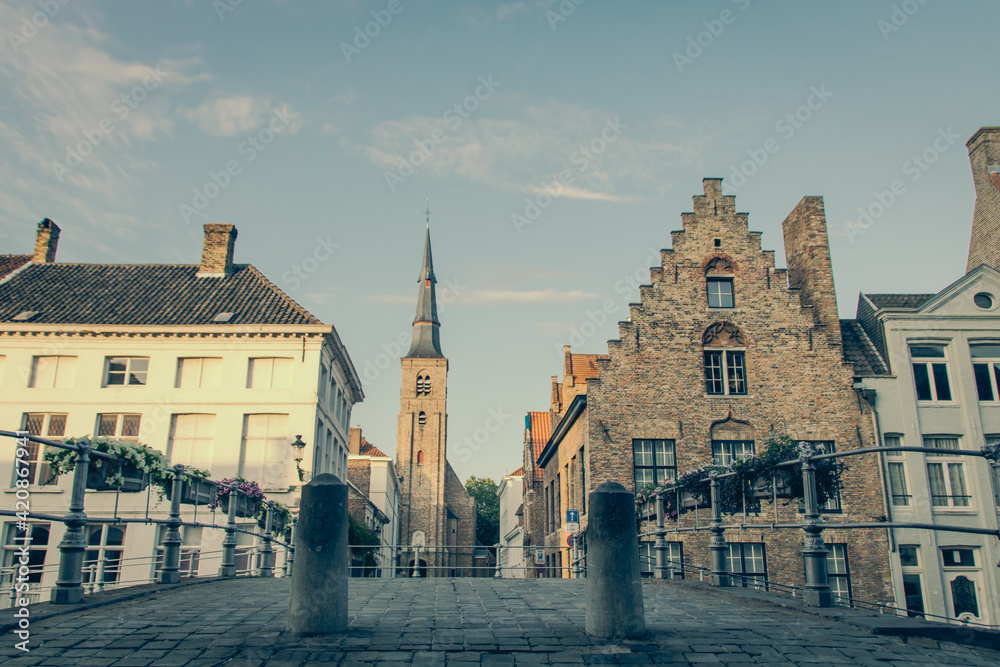 rues de Bruges en Belgique. Une ville très touristique grâce à ses bâtiments historiques flamands et ses canaux.