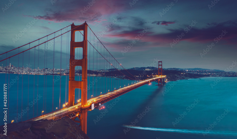 Fototapeta premium golden gate bridge at night