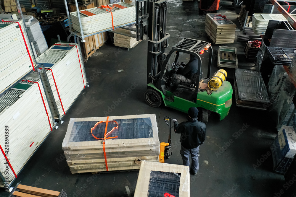 Hochregallager Hubmaststapler LKW Entladung Logistik Hochregallager Hubmaststapler LKW Entladung Logistik