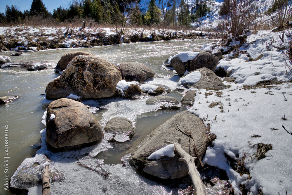 Fototapeta premium Beautiful view of the riverbank with rocks in winter