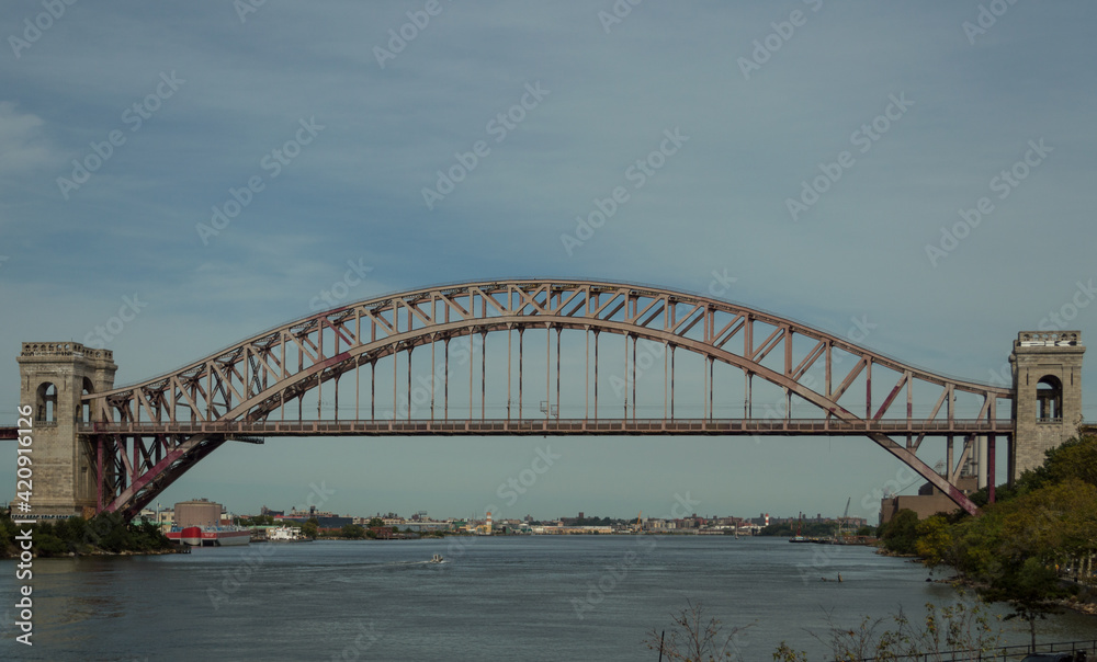 Puente Hell Gate que une la isla Randall con Astoria. Nueva York, EUA