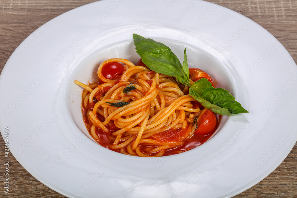 Vegetarian pasta with tomato and basil