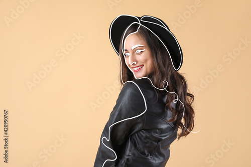 Stylish young woman in autu...