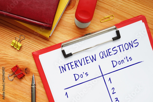 Business concept meaning INTERVIEW QUESTIONS Do's and Don'ts with phrase on the sheet.