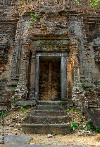 Fototapeta Naklejka Na Ścianę i Meble -   Ruins of   goal kampong tom Wat Temple with root of trees in forest  Cambodia.