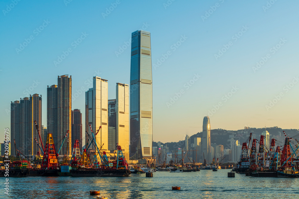 Fototapeta premium Hong Kong West Kowloon at Sunset