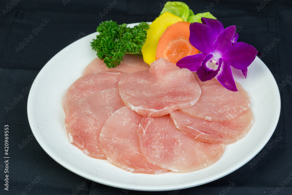 Fresh pork sirloin, thin slices Place in a dish with carrots and pumpkin. Fresh pork sirloin, thin slices Place in a dish with carrots and pumpkin.