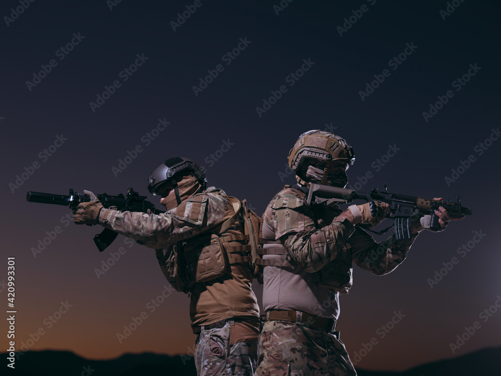 Fototapeta premium soldiers squad in night mission
