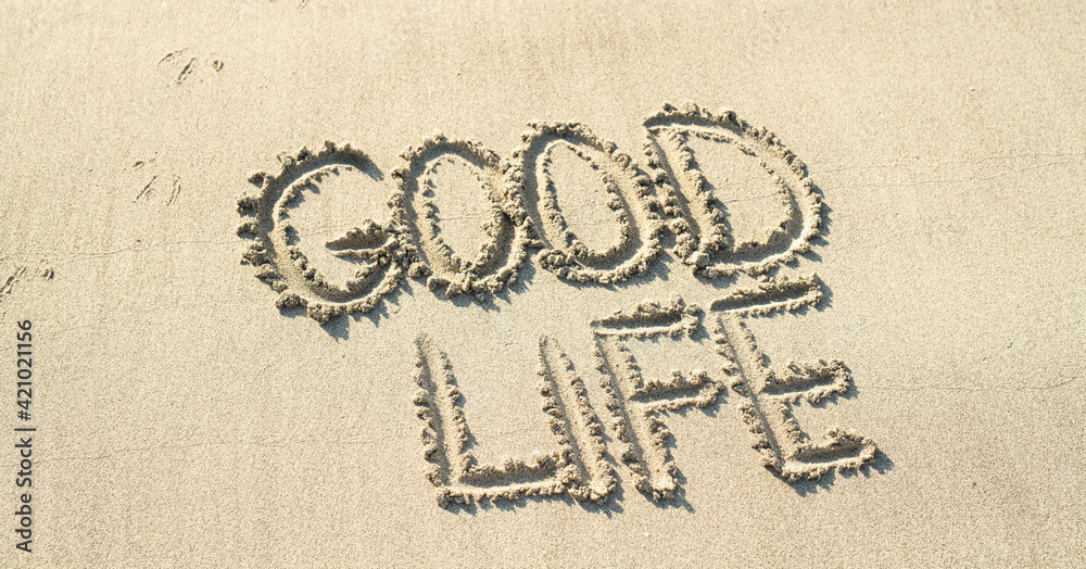 Good Life handschriftlich in den Sand am Strand geschrieben Stock Photo