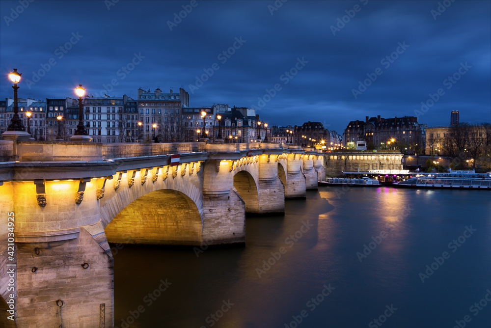 Pont Neuf à Paris, France