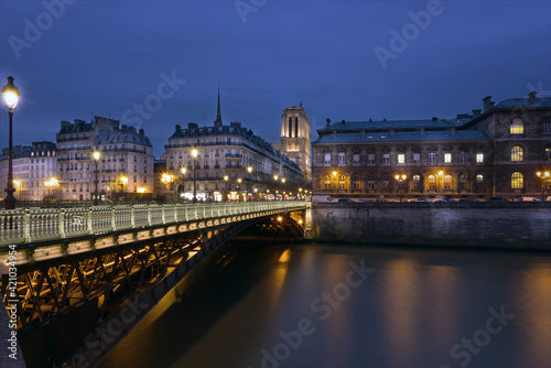 Notre Dame de Paris, France © Axel Azni