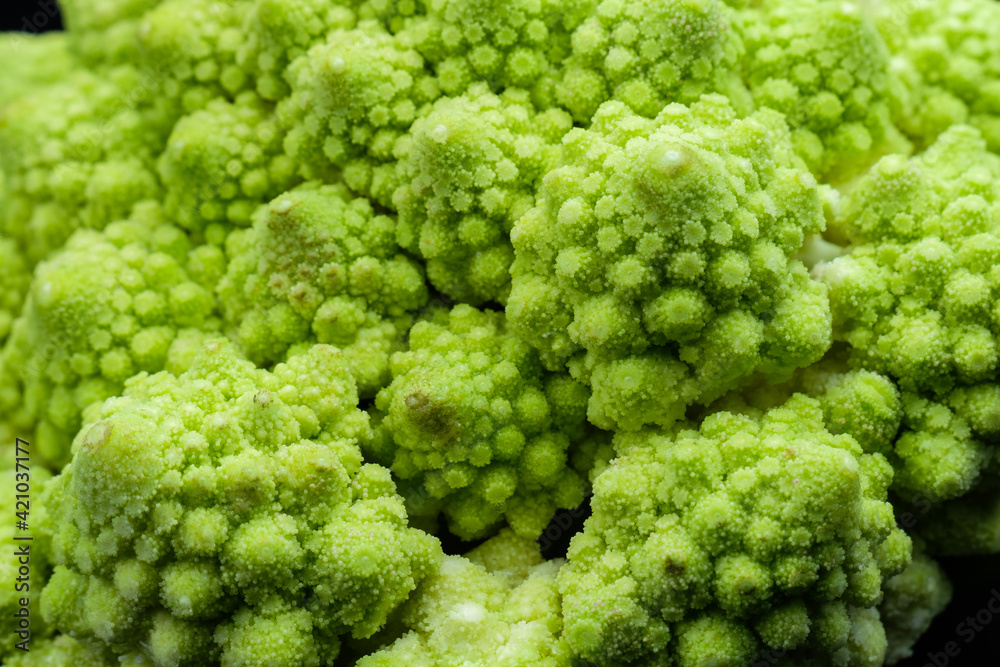 Grünes frisches Gemüse: Details an einem Romanesco Blumenkohl Grünes frisches Gemüse: Details an einem Romanesco Blumenkohl