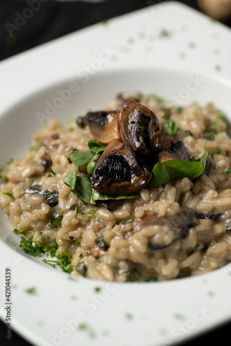 rissotto de funghi y pan francés detalle
 photo