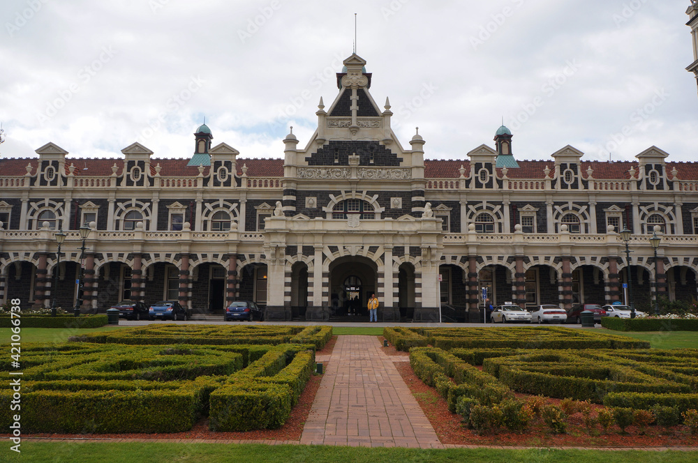 Obraz premium Historical Railway Station in Dunedin at New Zealand