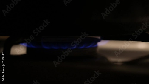 we prepare vegetable dishes from cabbage, potatoes and other ingredients, the chef will mix the products in a saucepan