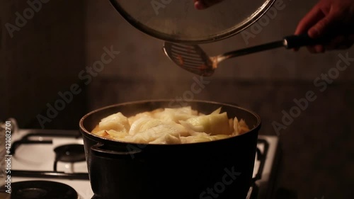 we prepare vegetable dishes from cabbage, potatoes and other ingredients, the chef will mix the products in a saucepan