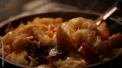 we prepare vegetable dishes from cabbage, potatoes and other ingredients, the chef will mix the products in a saucepan