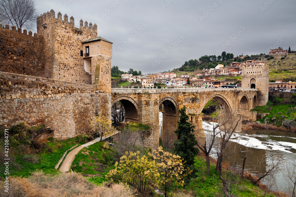 Puente de San Martín en Toledo. España. Europa.