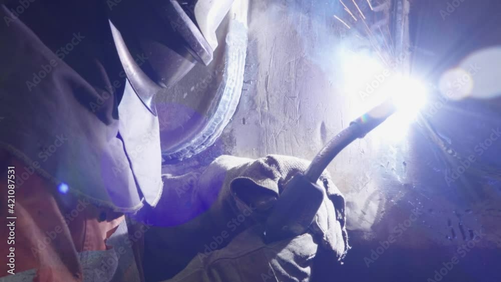 Boilermaker mig welding bright light fast pan in