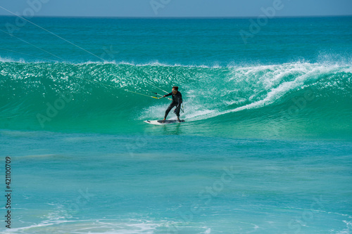 Kitesurfing down the line in BoaVista