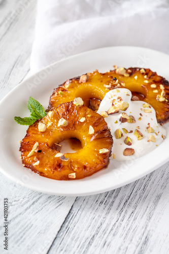 Roasted pineapple with pistachios
