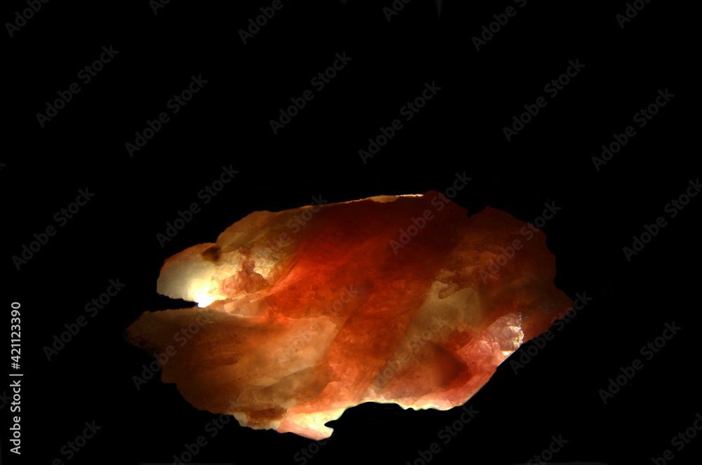 Cristallo di tormalina rossa, anche detta rubellite, con quarzo. Cristallo di tormalina rossa, anche detta rubellite, con quarzo.