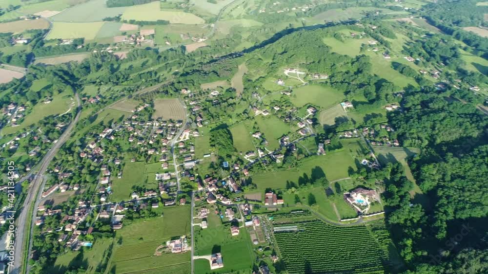 Village de Siorac-en-Périgord en France vue du ciel