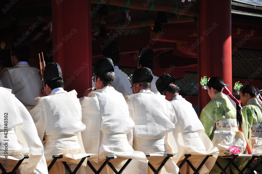 日本の神社の白装束と雅楽 Stock Photo | Adobe Stock