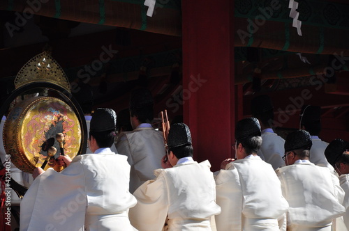 日本の神社の白装束と雅楽 photo