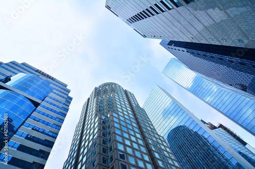 대도시의 대기업, 은행 ,증권,글로벌회사의 빌딩가 photo