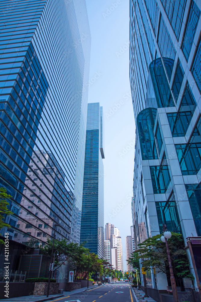 대도시의 대기업, 은행 ,증권,글로벌회사의 빌딩가