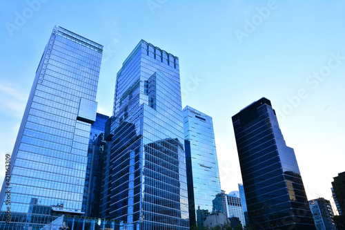 대도시의 대기업, 은행 ,증권,글로벌회사의 빌딩가 © MINHO