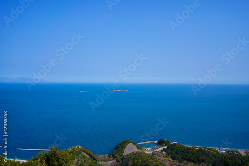 青空と瀬戸内海 香川県東かがわ市大坂峠展望台から北方向を撮影