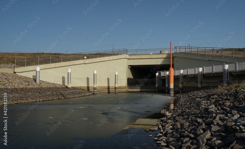 Details eines Kanals im Neuen Seenland Details eines Kanals im Neuen Seenland