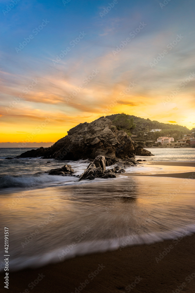 Obraz premium Amazing Sunset in Cala la Fosca in palamos