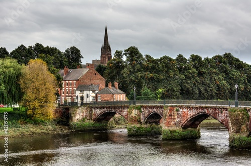 A stone bridge over river Dee in Chester England Fototapet