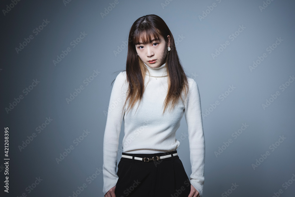 クールな女性 クールな女性