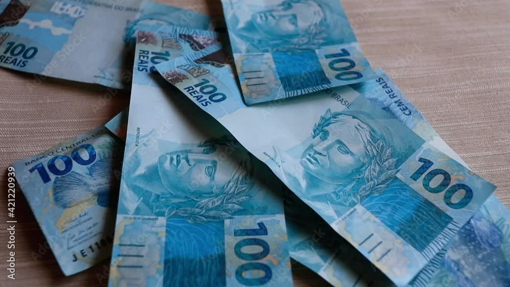 Cédulas de cem reais do Brasil