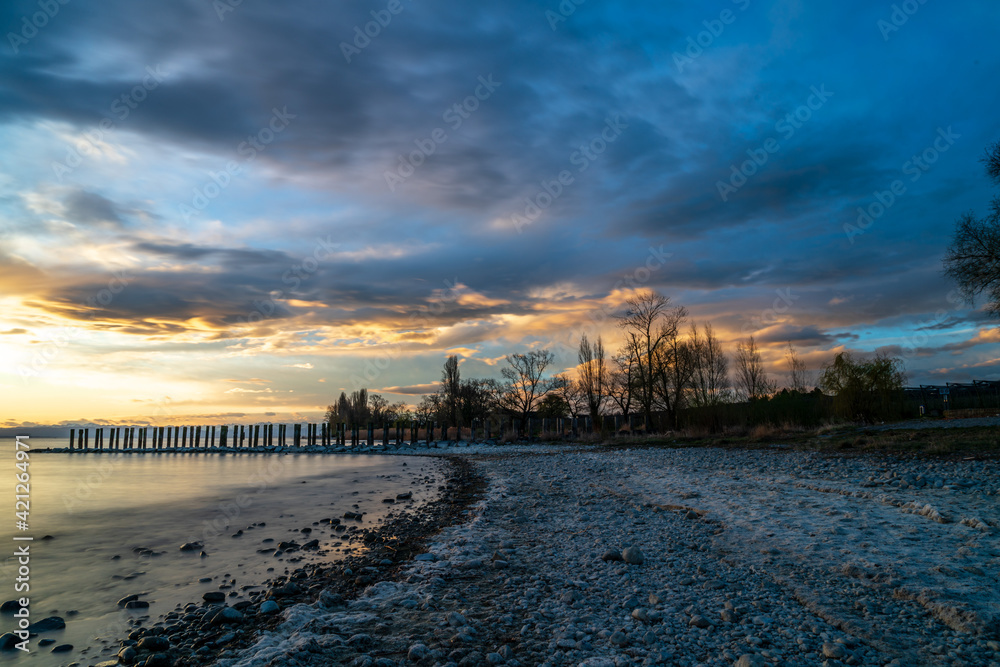 Fototapeta premium Sonnenaufgang am Bodensee in Altnau.