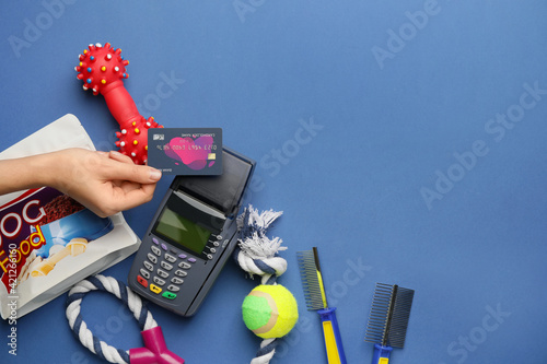 Female hand with credit car...
