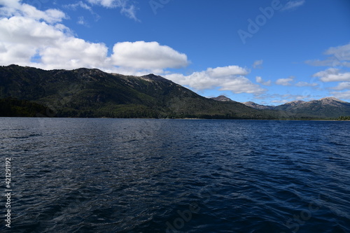 Montaña cielo lago azul Argentina patagonia