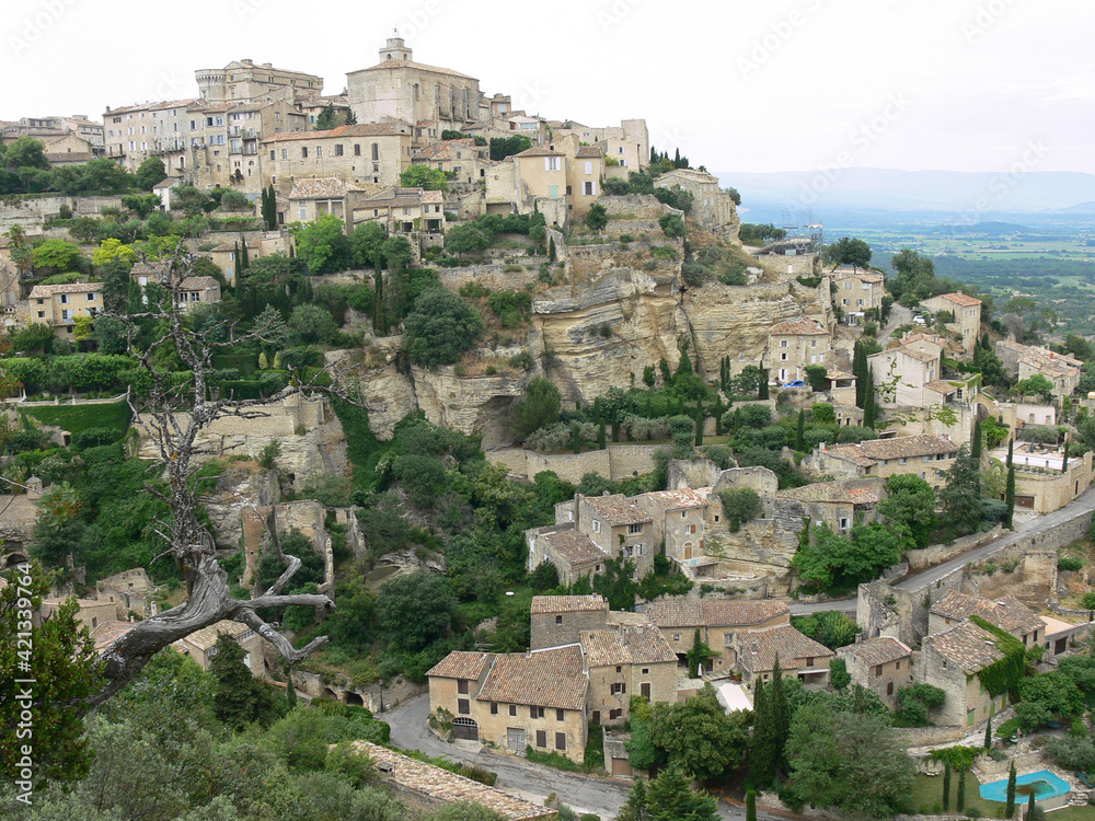 Gordes is one of the most well-known hilltop villages in Provence, and one of the most beautiful in France. 