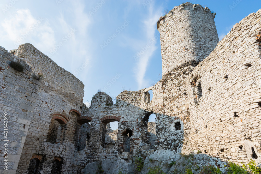 Ogrodzieniec ruins of a medieval castle. Czestochowa region, Poland.
Medieval castle ruins located in Ogrodzieniec, Poland.