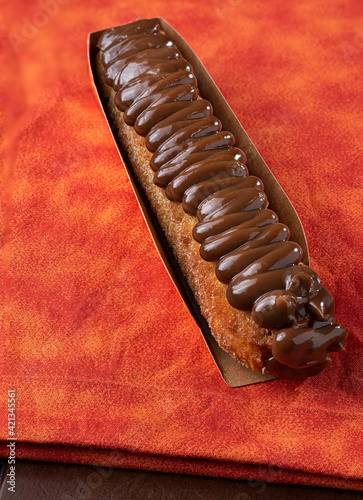 Churros de chocolate com cobertura de chocolate