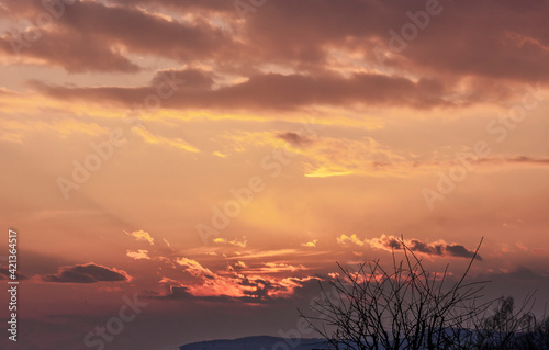 Obraz na płótnie panorama sunset in the mountains w salonie
