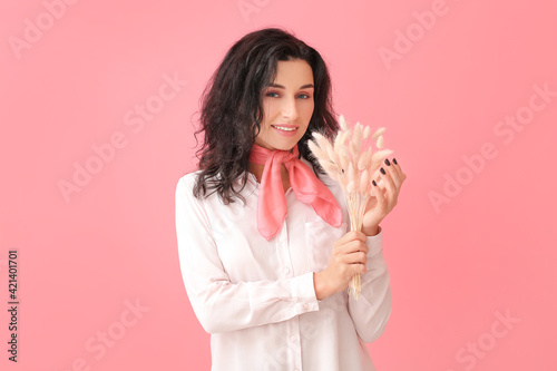 Portrait of young woman wit...