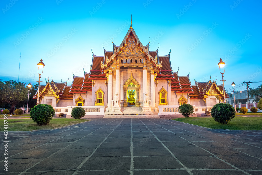 The Marble Temple at dusk, Wat Benchamabopitr Dusitvanaram (Thailand) The Marble Temple at dusk, Wat Benchamabopitr Dusitvanaram (Thailand)