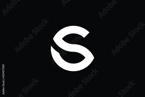 SC logo letter design on luxury background. CS logo monogram initials letter concept. SC icon logo design. CS elegant and Professional letter icon design on black background. S C CS SC